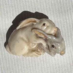 VTG Signed Ralph Massey Bunnies Resin Painted Brooch Pin Raven Studio